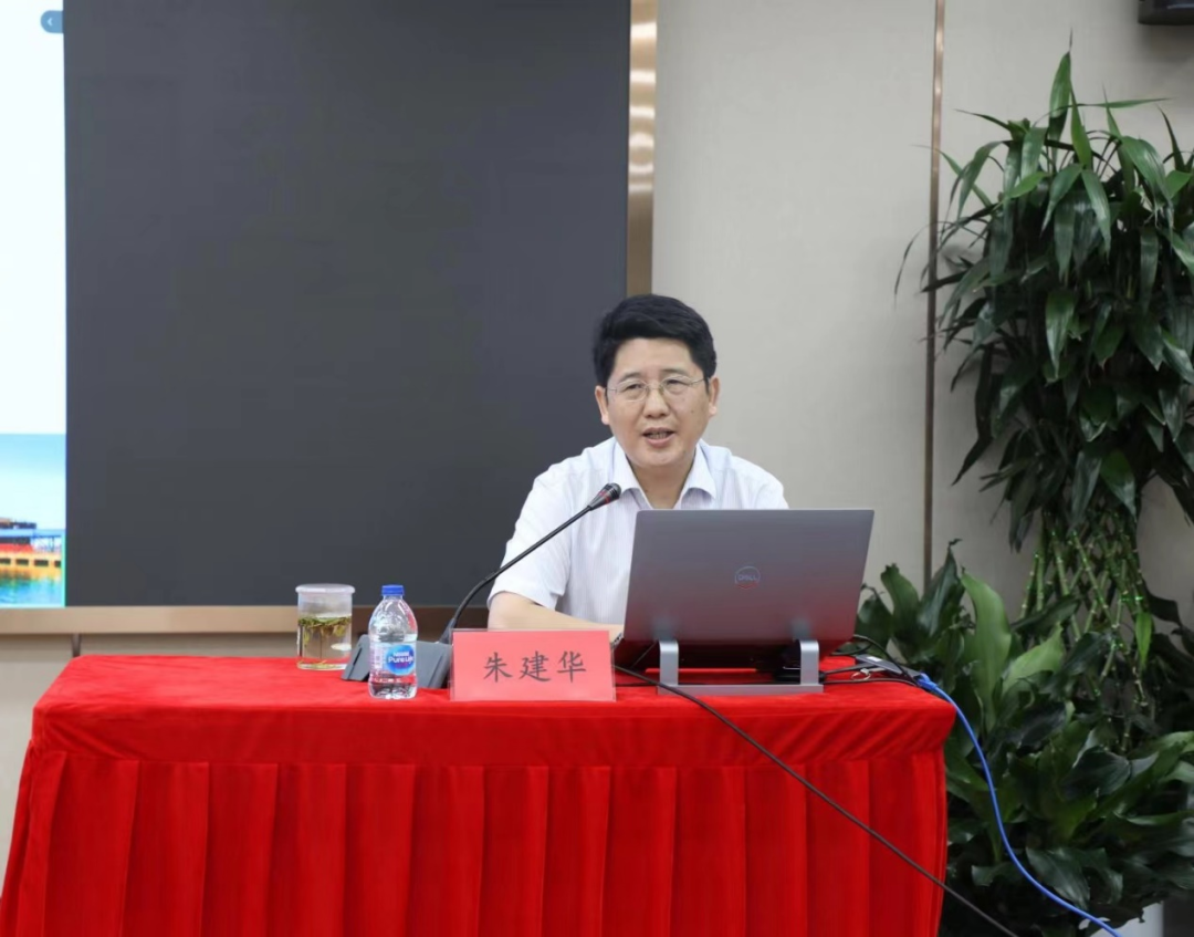 水运院副院长朱建华同志讲《防范化解水运安全“黑天鹅”“灰犀牛”事件重大风险》主题党课